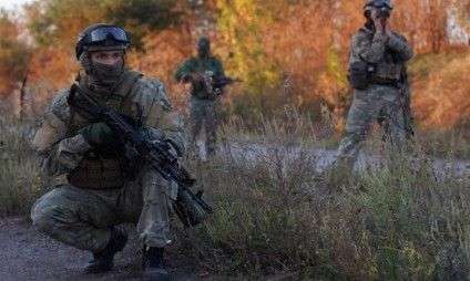 Ukrainian servicemen secure the area during an exchange of prisoners-of-war (POWs) near Donetsk, eastern Ukraine