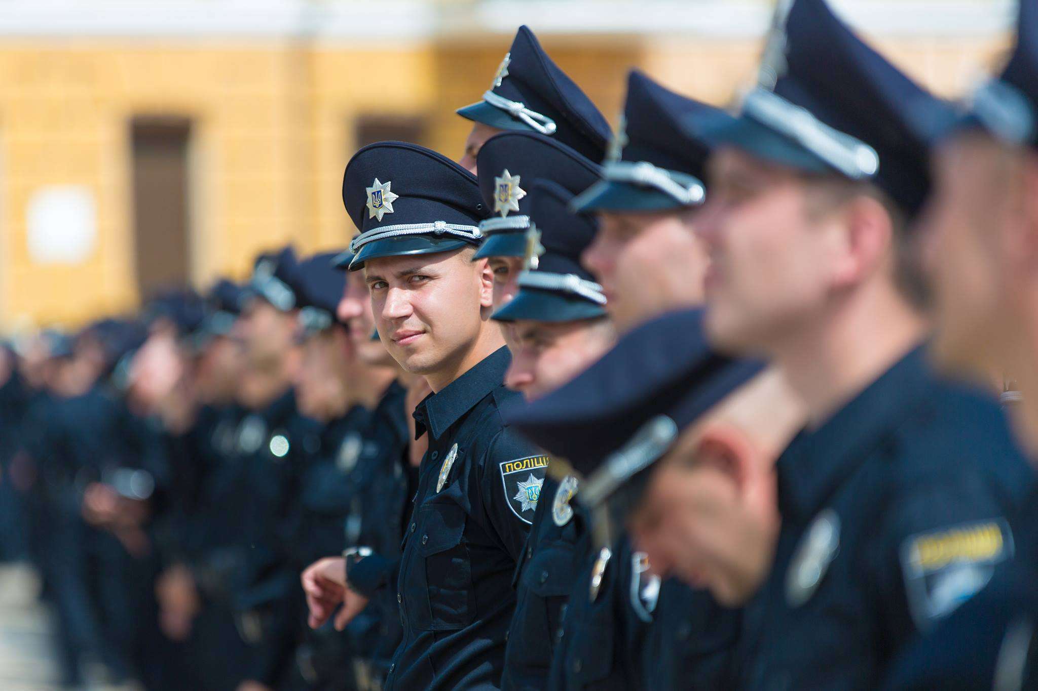 Новая полиция. Общественный порядок. Погоня украинской полиции. Полиция Украина зима. Форма полиции Украины.