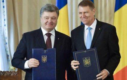 Президенти України і Румунії під час підписання Угоди