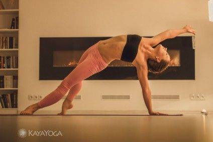 Фото vk.com. Валентина Лайкова переконана, що асани йоги зміцнюють і тіло, і дух