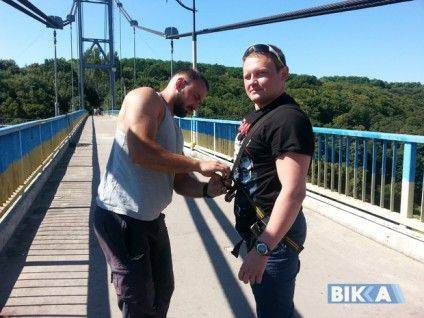 Юрій Грек на житомирському 40-метровому мосту 