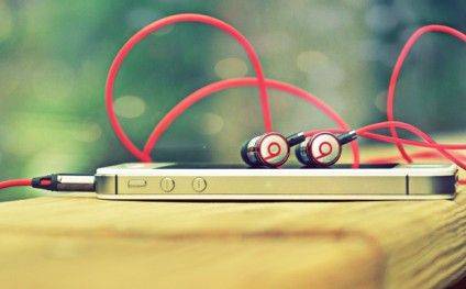 music-iphone-earphones-beats-by-11