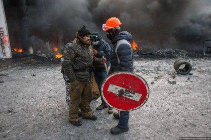 Тарас Шевченко на Майдані з дорожнім знаком «Проїзд заборонено», перетвореним на «щит» від гумових куль, з написом «Воля».