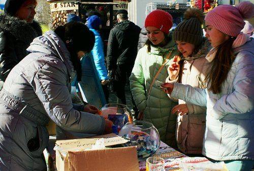 Під час святкування Масляної волонтери зібрали кошти на оптичний приціл для бійців