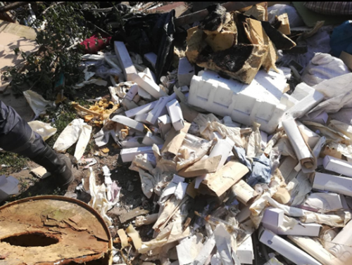 У Черкасах невідомий зробив масовий викид ртуті до сміттєвих баків (фото)