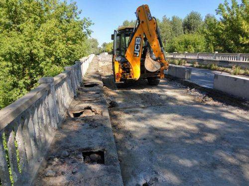 На Канівщині ремонтують міст через річку Рось (фото)