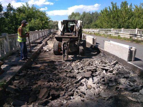 На Канівщині ремонтують міст через річку Рось (фото)