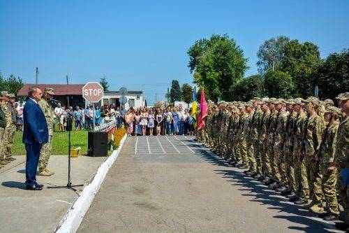 Військове звання - потреба сьогодення, - кафедра військової підготовки черкаського вишу відсвяткувала перший випуск (фото)