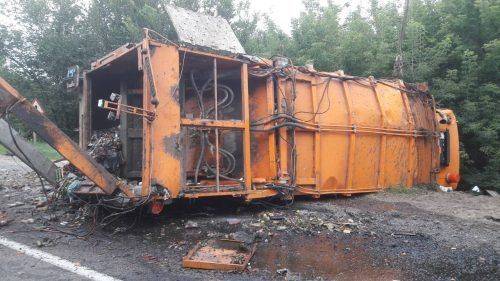 На Черкащині перекинувся сміттєвоз, є постраждалі (фото)