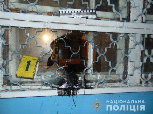 На Черкащині чоловік намагався підпалити продуктовий магазин (фото, відео)