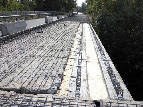 На Канівщині триває ремонт мосту через річку Рось (фото)