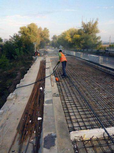 На Черкащині триває ремонт мосту через річку Рось (фото)