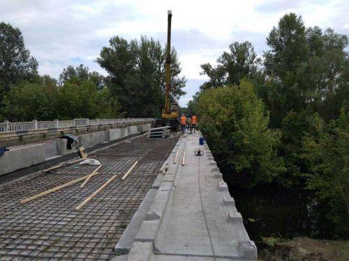 На Черкащині триває ремонт мосту через річку Рось (фото)