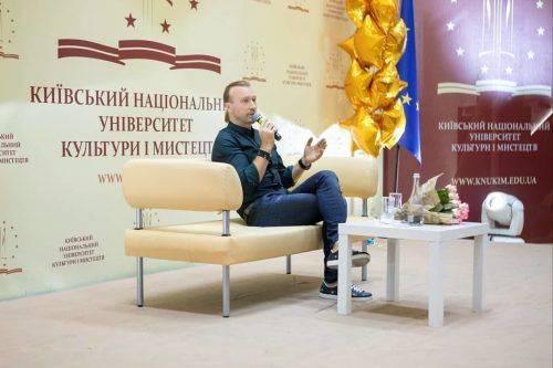 Відомий співак з Черкащини провів першу лекцію у київському виші