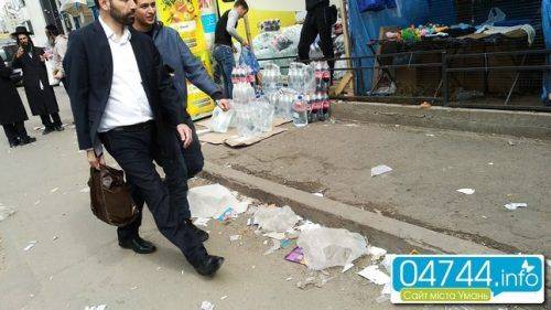 Хасиди перетворюють вулиці Умані на смітник (фото)