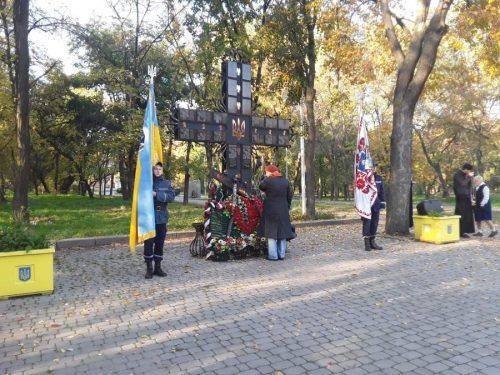 Черкащани вшанували захисників України (фото, відео)