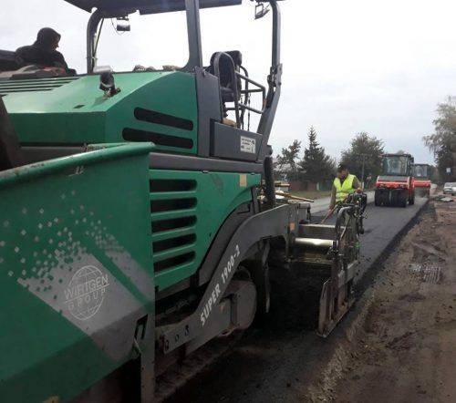 У Мошнах продовжуються роботи із поточного середнього ремонту дороги