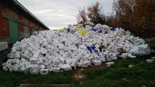 На Черкащині земельна ділянка потопає у горах небезпечних відходів (фото)