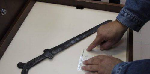 Черкаському археологічному музею подарували меч акінак (відео)