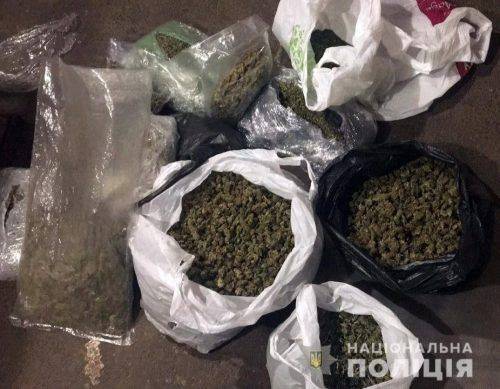 На Черкащині правоохоронці вилучили партію наркотиків на понад три млн грн (фото, відео)