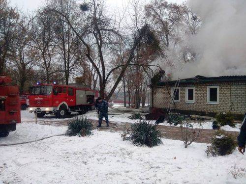 На Черкащині згоріла будівля фельдшерського пункту (фото)