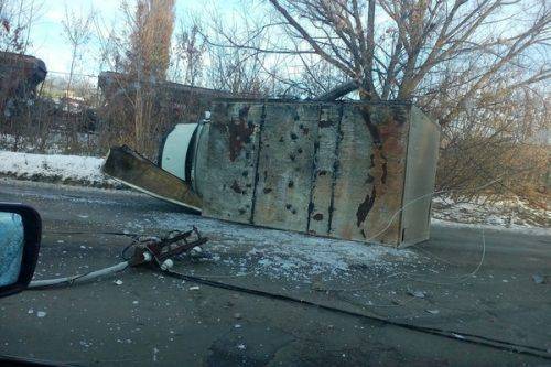 Унаслідок ДТП на Черкащині на мікроавтобус впала електроопора