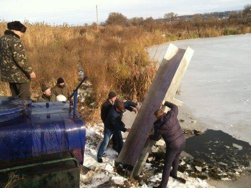 На Черкащині до Золотоношки випустили дві тонни товстолобика (фото)