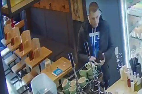 У Черкасах затримали “кмітливого” туриста, який поцупив ноутбук у кафе (відео)