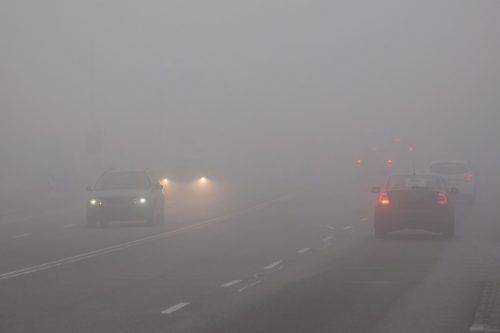Туман та ожеледиця: водіям Черкащини радять бути уважними на дорогах
