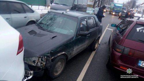 Черкаський горе-водій протаранив одразу чотири автівки (фото)