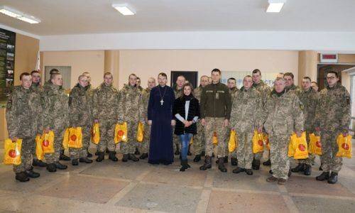 Діти черкаських військових отримають солодкі подарунки 