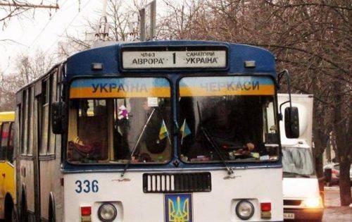 Через аварію у Черкасах змінено рух тролейбусів та ускладнено рух автобусів