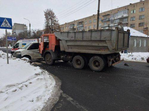 ДТП з постраждалими: у Черкасах не розминулися вантажівка та мікроавтобус