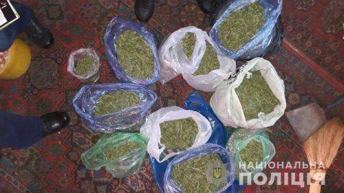 На Черкащині затримали групу шахраїв-грабіжників зі зброєю та наркотиками 