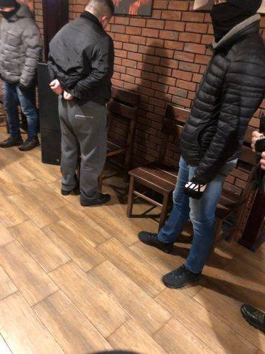 На Черкащині затримали чоловіка, який намагався дати хабар працівнику поліції