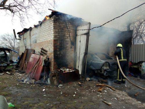 На Черкащині внаслідок пожежі автомобіля постраждали батько з сином (фото, відео)