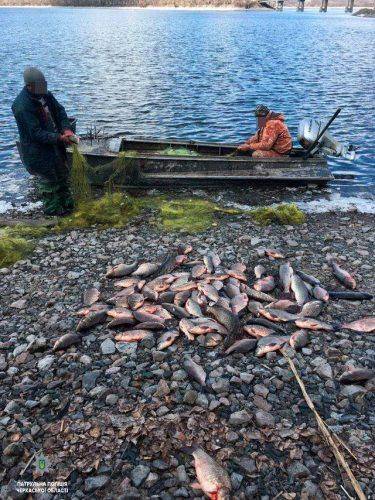 Черкаські патрульні затримали рибних браконьєрів (фото) 