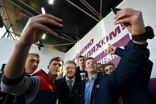 «Українців має бути більше»: до Черкас приїждав Порошенко (фото)