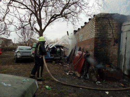 На Черкащині внаслідок пожежі автомобіля постраждали батько з сином (фото, відео)