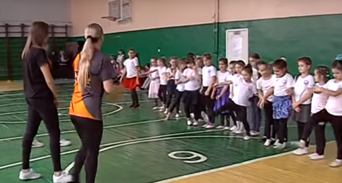 Черкаські танцівниці групи підтримки навчали школярок чирлідингу (відео)