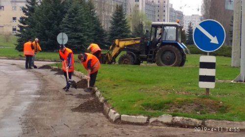 З початку квітня у Черкасах розчистили 45 км міських автошляхів (фото)