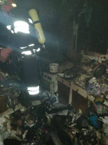 У Черкасах під час пожежі рятували жінку (фото)
