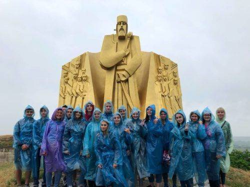 На Черкащині випускники вирішили замість свята поїхати у подорож Європою 