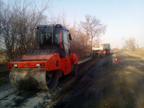 На Черкащині ремонтують дорогу біля Геронимівки навіть на вихідних (фото)