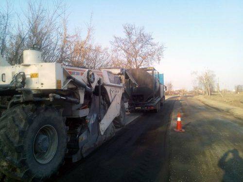 На Черкащині ремонтують дорогу біля Геронимівки навіть на вихідних (фото)