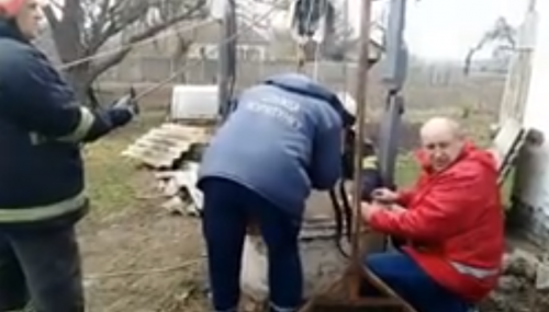 На Черкащині після падіння в криницю помер чоловік (відео)