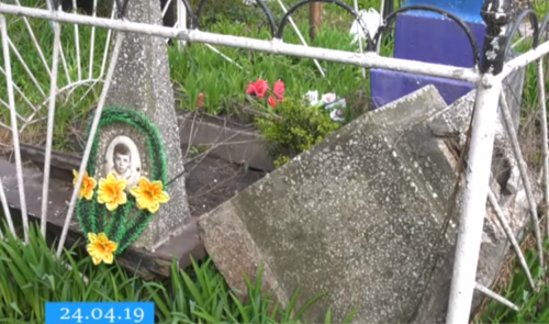 Понівечені могили та розбиті пам'ятники: у Черкасах невідомі влаштували погром на кладовищі (відео)