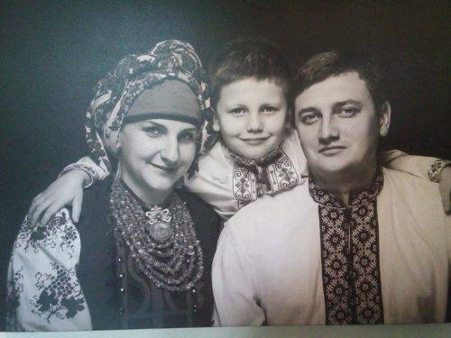 Усією родиною в українському вбарнні: у Черкасах відбулася автентична фотовиставка