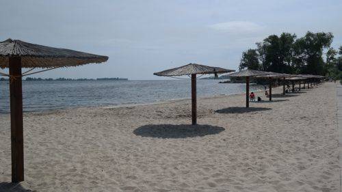 Приватні чи комунальні: у Черкасах перевірили готовність пляжів до купального сезону (фото)