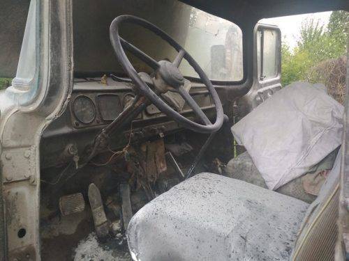 У Черкасах загорівся автомобіль під час стоянки (фото)